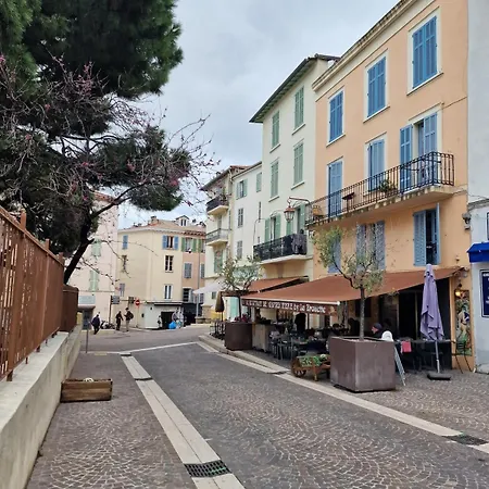 - Centre- Film Festival * Cannes